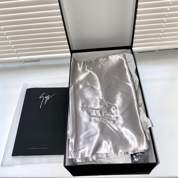 Giuseppe Zanotti Men’s Navy Velvet Slip-on - Picture 7 of 9